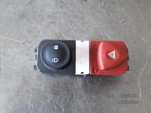 Used Panic lighting switch Renault Scénic II (JM) 1.6 16V Price € 5,25 Margin scheme offered by Autodemontage Veenendaal BV