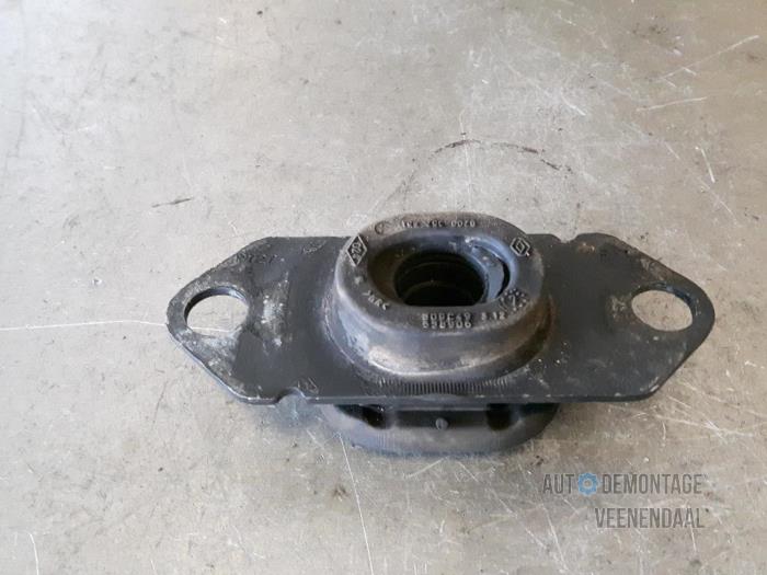 Used Engine mount Renault Scénic II (JM) 1.6 16V Price € 9,90 Margin scheme offered by Autodeleninkleur