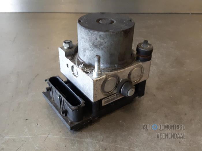 Begagnade ABS-pump Mitsubishi Colt 1.1 12V Pris € 49,50 Marginaltabell erbjuds av Autodeleninkleur