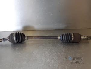 Used Front drive shaft, left Renault Clio III (BR/CR) 1.2 16V 75 Price € 19,00 Margin scheme offered by Autodemontage Veenendaal BV