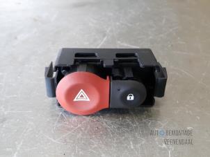 Used Panic lighting switch Renault Clio III (BR/CR) 1.2 16V 75 Price € 5,00 Margin scheme offered by Autodemontage Veenendaal BV