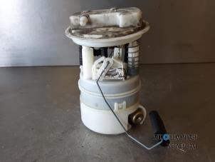 Used Electric fuel pump Renault Clio II (BB/CB) 1.4 16V Price € 23,00 Margin scheme offered by Autodemontage Veenendaal BV