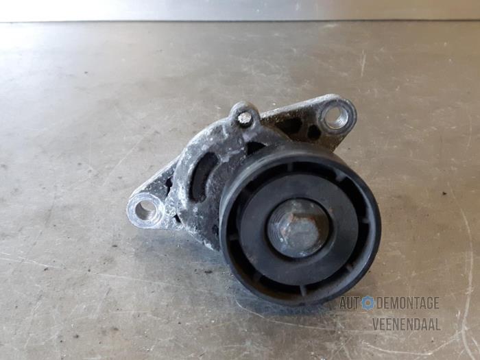 Usados Rodillo tensor correa múltiple Renault Clio II (BB/CB) 1.4 16V Precio € 10,00 Norma de margen ofrecido por Autodeleninkleur