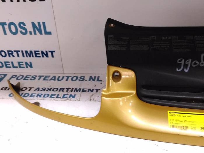 Rejilla de un Renault Clio II (BB/CB) 1.4 16V Si 2000