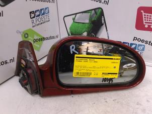 Gebrauchte Außenspiegel rechts Hyundai Coupe 2.0i 16V Preis € 25,00 Margenregelung angeboten von Autodemontagebedrijf R. Poeste B.V.