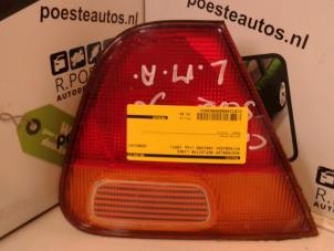 Używane Odblask tylnej klapy lewy Mitsubishi Carisma 1.8i 16V Cena € 20,00 Procedura marży oferowane przez Autodemontagebedrijf R. Poeste