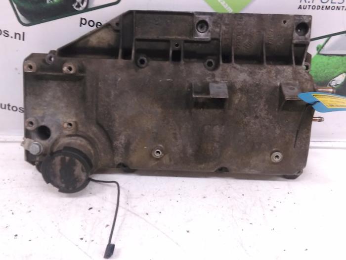 Usagé Couvercle soupapes Renault Kangoo (KC) 1.2 Kat. Prix € 30,00 Règlement à la marge proposé par Autodemontagebedrijf R. Poeste B.V.