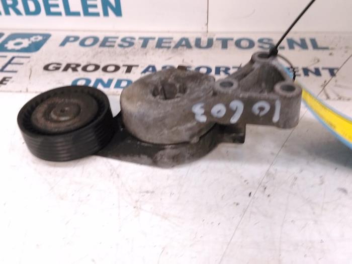 Usados Tensor correa múltiple Volkswagen Bora (1J2) 1.6 Precio € 20,00 Norma de margen ofrecido por Autodemontagebedrijf R. Poeste B.V.
