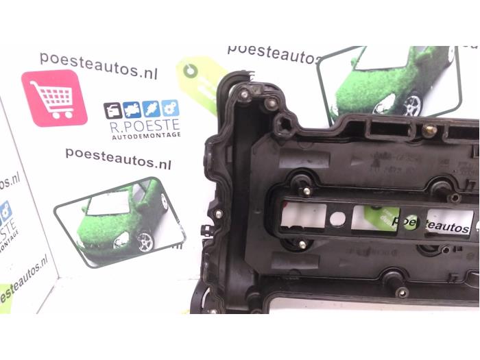 Rocker cover from a Opel Astra H SW (L35) 1.4 16V Twinport 2005