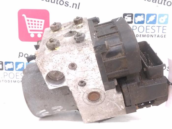 Usagé Bloc ABS Alfa Romeo 145 (930A) 1.4 Twin Spark 16V Prix € 75,00 Règlement à la marge proposé par Autodemontagebedrijf R. Poeste B.V.