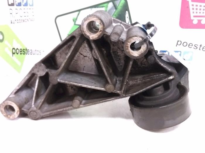 Usados Tensor correa múltiple Ford Focus 1 Wagon 1.8 TDdi Precio € 20,00 Norma de margen ofrecido por Autodemontagebedrijf R. Poeste B.V.