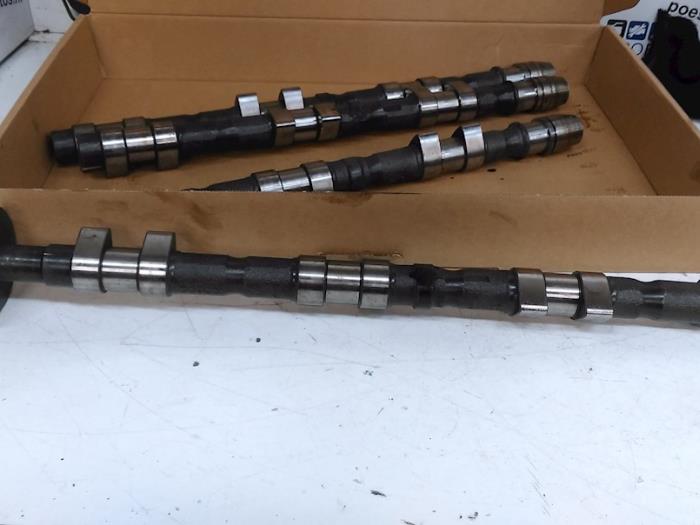 Nockenwelle Set van een Alfa Romeo 166  2001