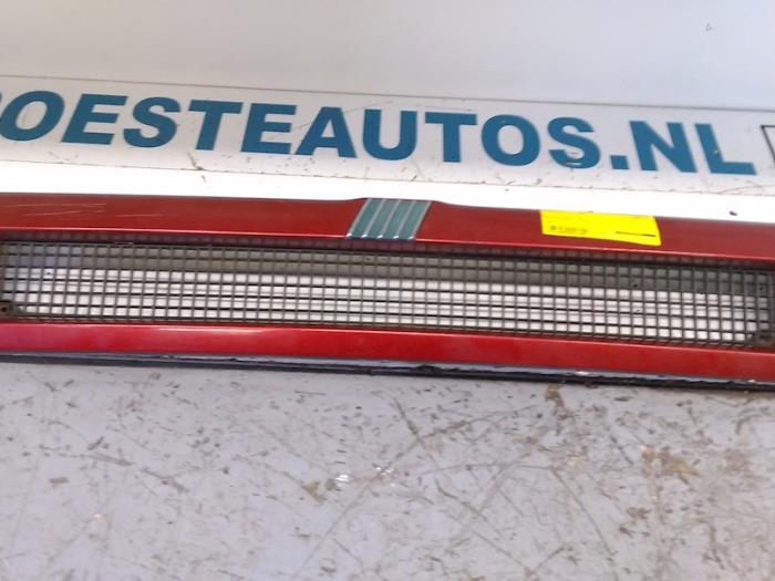 Używane Grill Fiat Tipo (160) 1.4 DGT IE Cena € 20,00 Procedura marży oferowane przez Autodemontagebedrijf R. Poeste B.V.