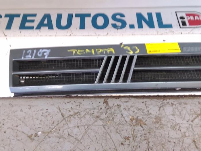 Używane Grill Fiat Tempra SW (159) 1.6 Cena € 20,00 Procedura marży oferowane przez Autodemontagebedrijf R. Poeste B.V.
