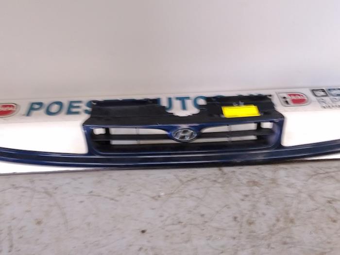 Używane Grill Hyundai Lantra/Elantra II 1.5i GL,GLS 8V Cena € 20,00 Procedura marży oferowane przez Autodemontagebedrijf R. Poeste B.V.