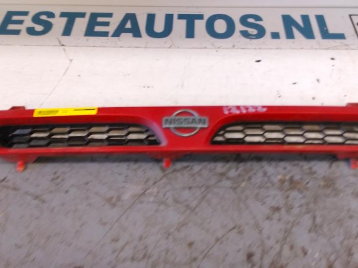 Begagnade Grill Nissan Sunny (N14) 1.4 16V Pris € 20,00 Marginaltabell erbjuds av Autodemontagebedrijf R. Poeste B.V.