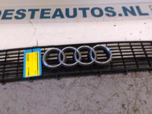 Used Grille Audi 80 (B3) 1.6 CC,CD Price € 20,00 Margin scheme offered by Autodemontagebedrijf R. Poeste B.V.