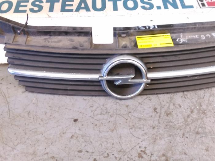 Używane Grill Opel Omega B Caravan (21/22/23) 2.0i 16V Cena € 20,00 Procedura marży oferowane przez Autodemontagebedrijf R. Poeste B.V.