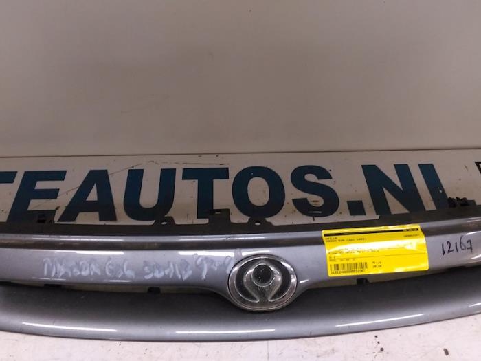 Używane Grill Mazda 626 (GE14/74/84) 1.8i LX,GLX 16V Cena € 20,00 Procedura marży oferowane przez Autodemontagebedrijf R. Poeste B.V.
