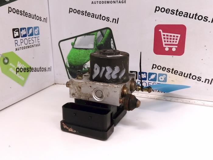 Usagé Pompe ABS Suzuki Liana (ERC/ERD/RH4) Prix € 125,00 Règlement à la marge proposé par Autodemontagebedrijf R. Poeste B.V.