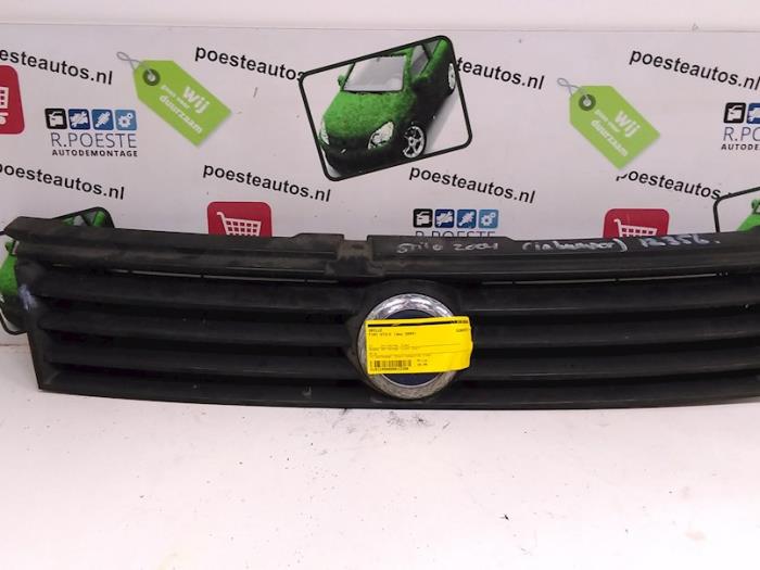 Używane Grill Fiat Stilo (192A/B) 1.9 JTD 115 Cena € 25,00 Procedura marży oferowane przez Autodemontagebedrijf R. Poeste B.V.