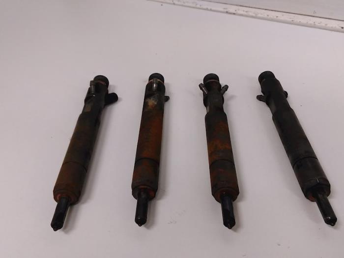Usagé Injecteurs Ford Focus 1 Wagon 1.8 TDdi Prix € 150,00 Règlement à la marge proposé par Autodemontagebedrijf R. Poeste B.V.