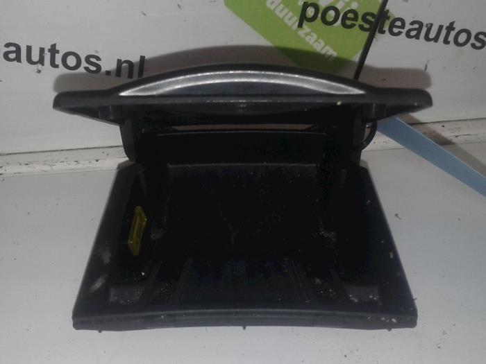 Begagnade Askkopp, fram Citroen C4 Berline (LC) 1.6 16V Pris € 25,00 Marginaltabell erbjuds av Autodemontagebedrijf R. Poeste B.V.