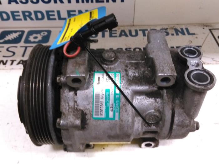 Usagé Pompe clim Alfa Romeo 147 (937) 1.6 Twin Spark 16V Prix € 75,00 Règlement à la marge proposé par Autodemontagebedrijf R. Poeste B.V.