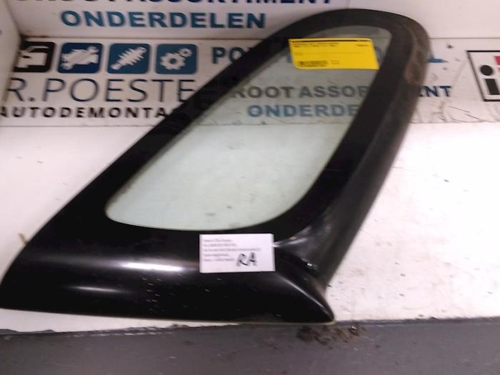 Usados Ventanilla triangular derecha detrás Smart City-Coupé 0.6 Turbo i.c. Smart&Pulse Precio € 30,00 Norma de margen ofrecido por Autodemontagebedrijf R. Poeste B.V.