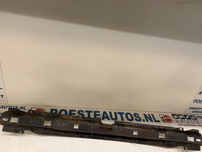 Stoßstangeträger hinten van een Opel Corsa B (73/78/79) 1.0i 12V 1999