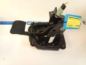Used Brake pedal Renault Scénic I (JA) 1.6 16V Price € 30,00 Margin scheme offered by Autodemontagebedrijf R. Poeste B.V.