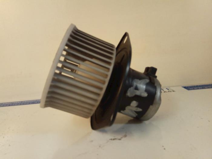 Heating and ventilation fan motor from a Suzuki Wagon-R+ (SR) 1.2 16V 1998
