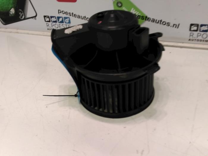 Heating and ventilation fan motor from a Peugeot 206 (2A/C/H/J/S) 1.6 XS,XT 2000
