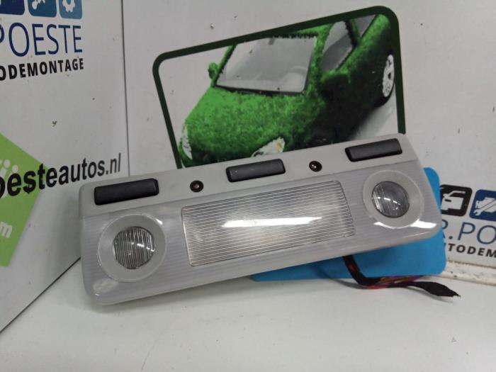 Begagnade Innerbelysning, fram BMW 5 serie (E39) 520i 24V Pris € 25,00 Marginaltabell erbjuds av Autodemontagebedrijf R. Poeste B.V.
