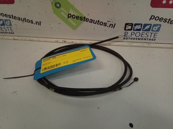 Cable de capó de un Daihatsu Cuore (L251/271/276) 1.0 12V DVVT 2004