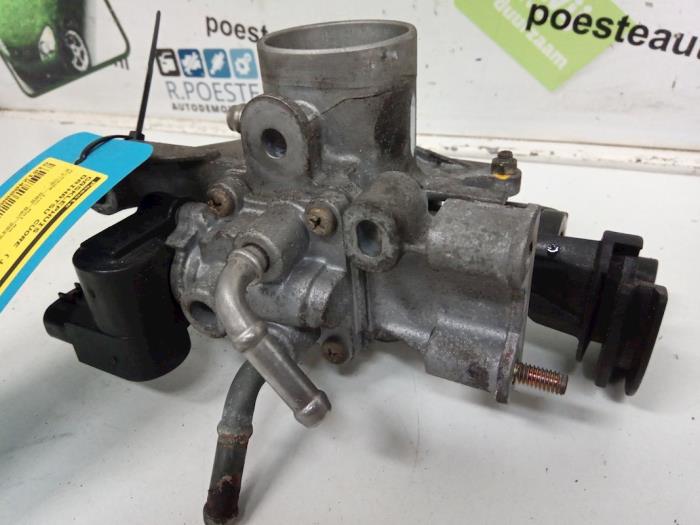 Gebrauchte Drosselklappengehäuse Daihatsu Cuore (L251/271/276) 1.0 12V DVVT Preis € 20,00 Margenregelung angeboten von Autodemontagebedrijf R. Poeste B.V.