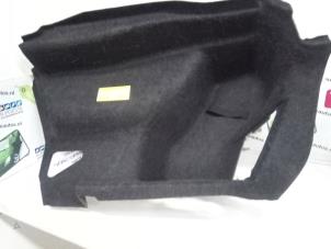 Używane Tapicerka pokrywy bagaznika prawa BMW 1 serie (E87/87N) 118d 16V Cena € 40,00 Procedura marży oferowane przez Autodemontagebedrijf R. Poeste B.V.