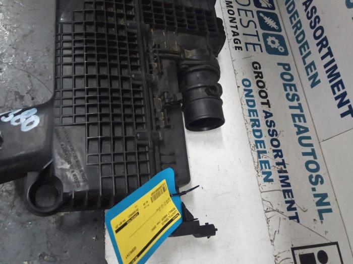Cuerpo de filtro de aire de un Renault Kangoo Express (FC) 1.5 dCi 65 2004