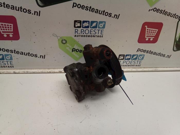 Usagé Pompe de direction Suzuki Swift (SF310/413) 1.0i Prix € 30,00 Règlement à la marge proposé par Autodemontagebedrijf R. Poeste B.V.