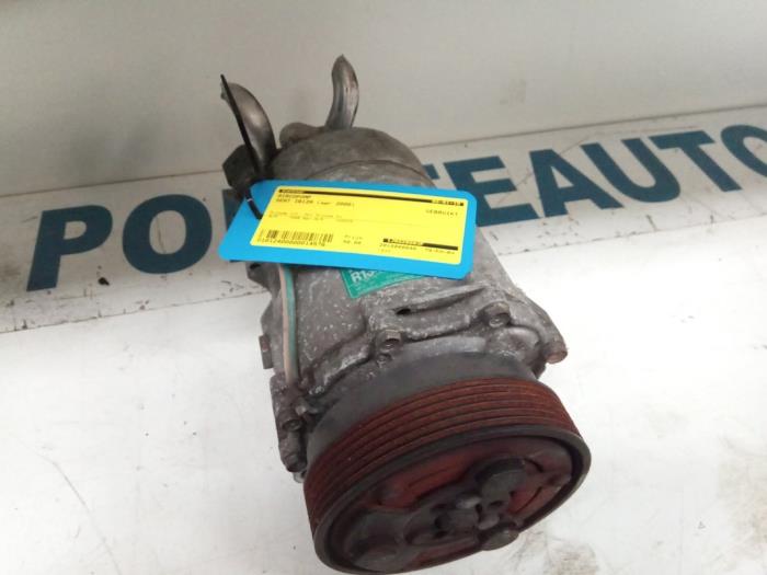 Air conditioning pump from a Seat Ibiza II (6K1) 1.6 2000