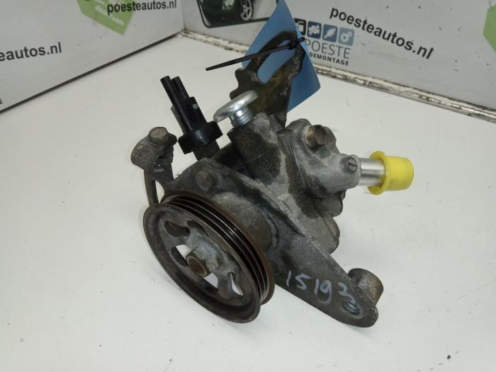 Usagé Pompe de direction Daihatsu Gran Move 1.6 16V Prix € 30,00 Règlement à la marge proposé par Autodemontagebedrijf R. Poeste B.V.