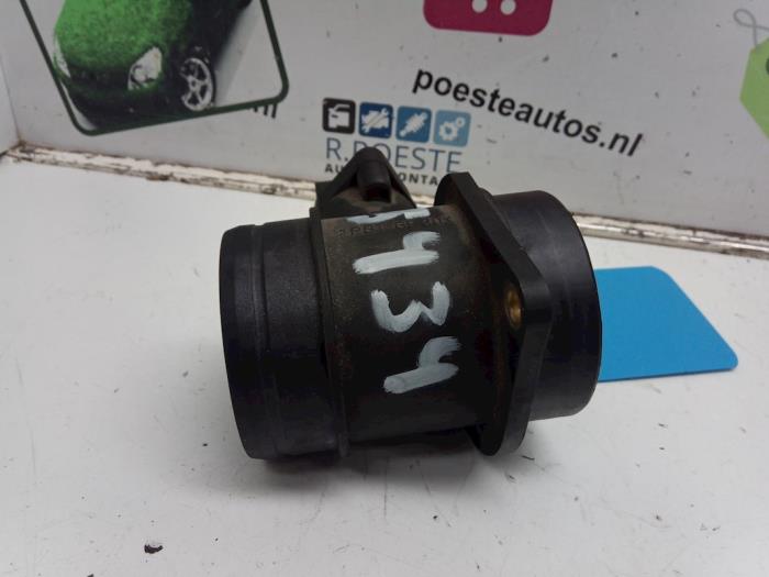 Gebrauchte Luftmassenmesser Volkswagen Golf IV (1J1) 1.4 16V Preis € 20,00 Margenregelung angeboten von Autodemontagebedrijf R. Poeste B.V.