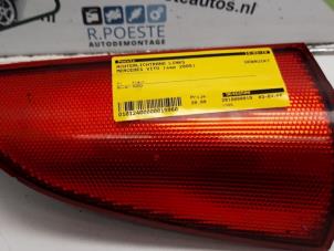 Używane Krawedz tylnego swiatla pozycyjnego lewego Mercedes Vito (639.6) 2.2 109 CDI 16V Cena € 20,00 Procedura marży oferowane przez Autodemontagebedrijf R. Poeste B.V.