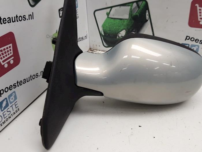 Wing mirror, left from a Renault Clio II (BB/CB) 1.6 16V 2003
