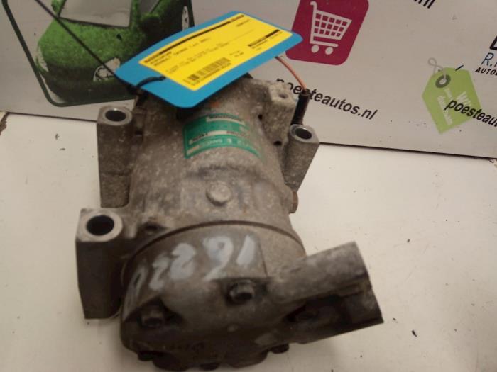 Air conditioning pump from a Renault Twingo (C06) 1.2 2001