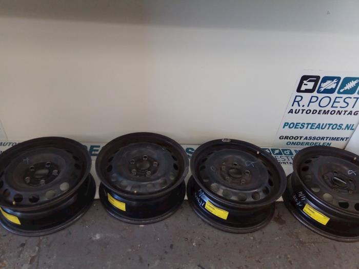 Set of wheels from a Volvo S80 (TR/TS) 2.4 20V 140 2001