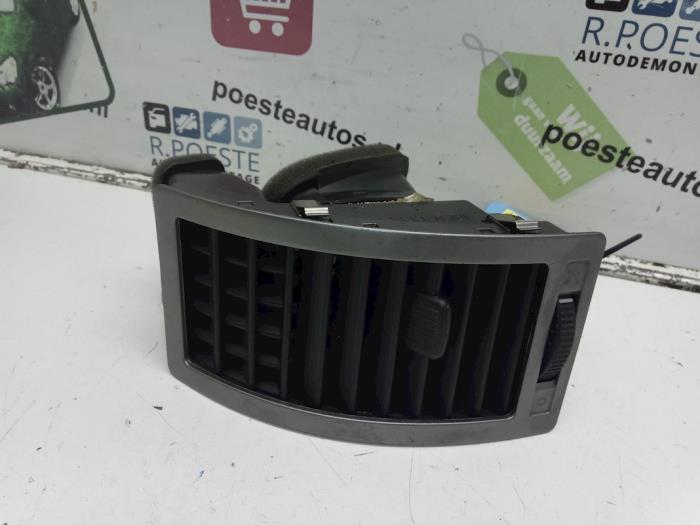 Dashboard vent from a Volkswagen Polo IV (9N1/2/3) 1.8 GTI T 20V 2007
