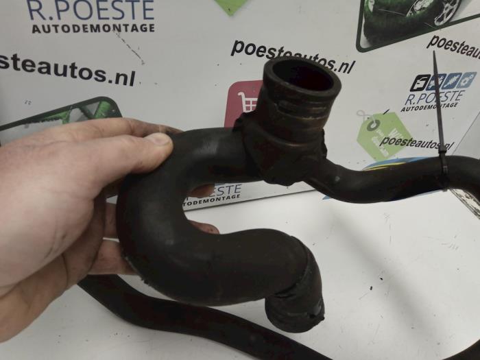 Radiator hose from a Opel Corsa C (F08/68) 1.3 CDTi 16V 2005