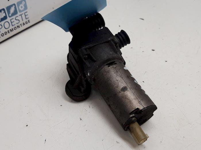 Begagnade Vattenpump BMW 1 serie (E87/87N) 118d 16V Pris € 50,00 Marginaltabell erbjuds av Autodemontagebedrijf R. Poeste B.V.