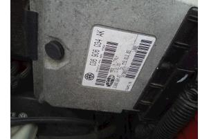Usados Ordenador de gestión de motor Volkswagen Polo IV (9N1/2/3) 1.4 16V Precio € 100,00 Norma de margen ofrecido por Autodemontagebedrijf R. Poeste B.V.